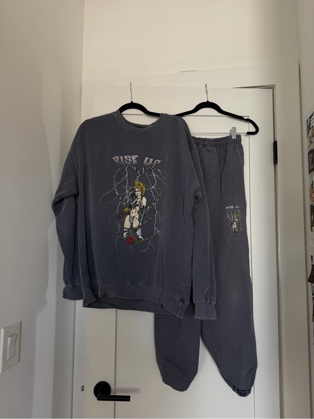 Boys Lie Gray Pullover Sweatshirt with White Skull Graphic & Matching sweatpants